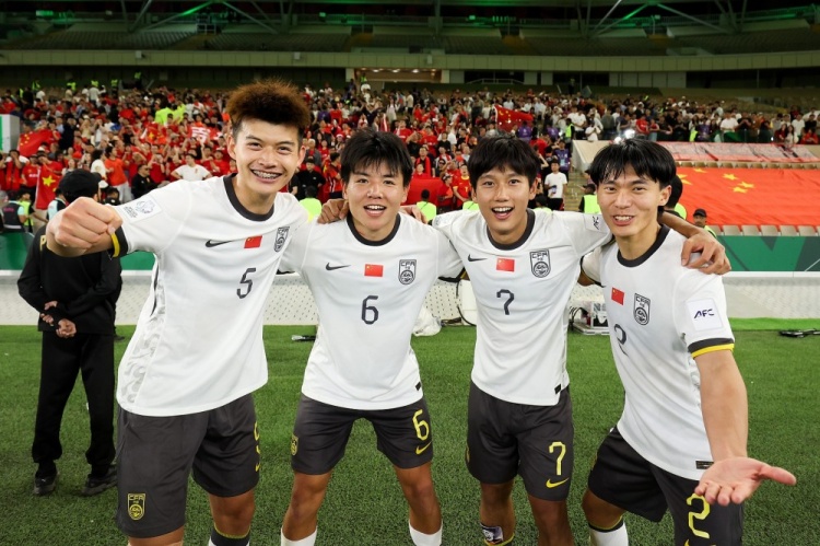 詹姆斯谈签名鞋：23代才发布不久 现在24代快要设计好了