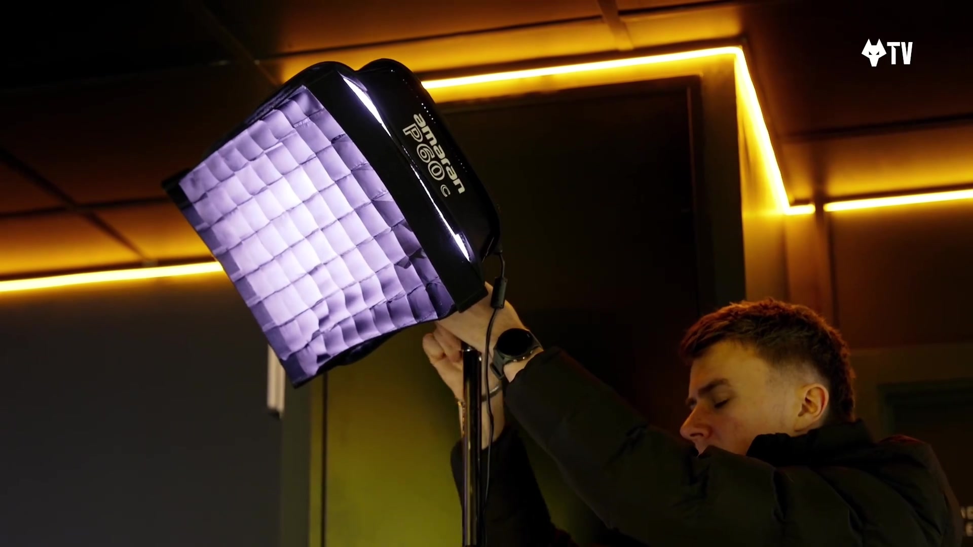 “呦” 哥们等你半天了！东契奇摆着姿势久久等待里夫斯拉钩回应